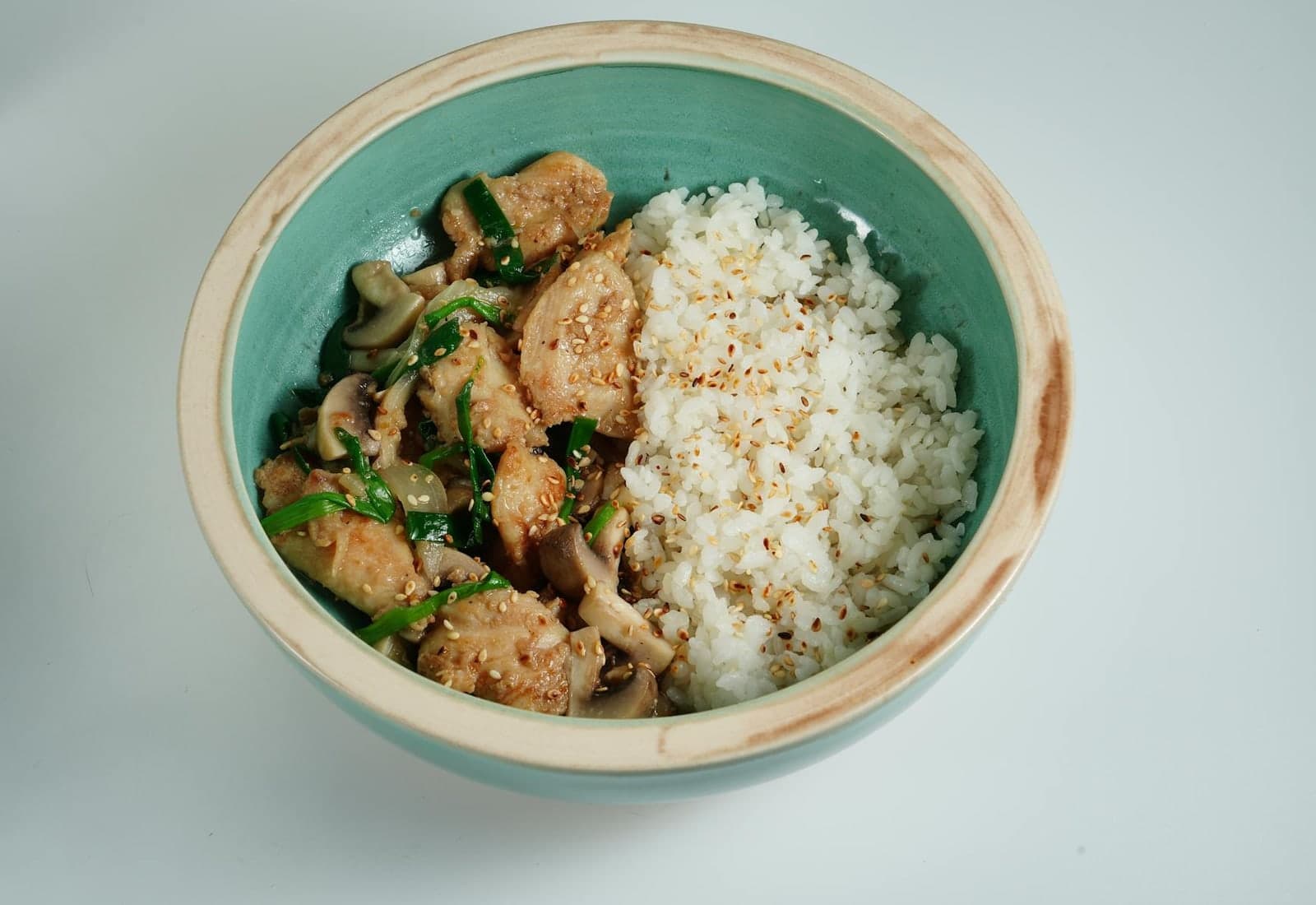 Japanese oyakodon-style chicken and rice bowl with tender chicken, vegetables, and steamed rice