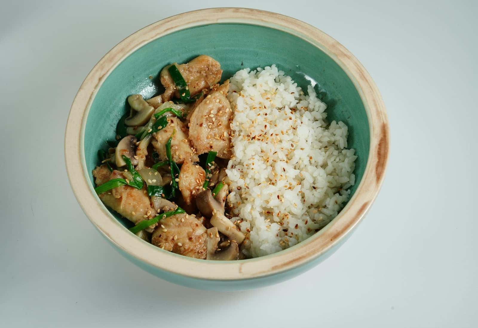Japanese oyakodon-style chicken and rice bowl with tender chicken, vegetables, and steamed rice